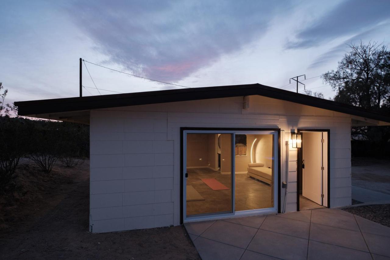 @ Marbella Lane - The Moon Designer Home Right Behind The Jtnp Joshua Tree Exterior photo